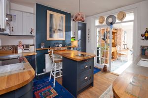 Kitchen / Breakfast Room- click for photo gallery